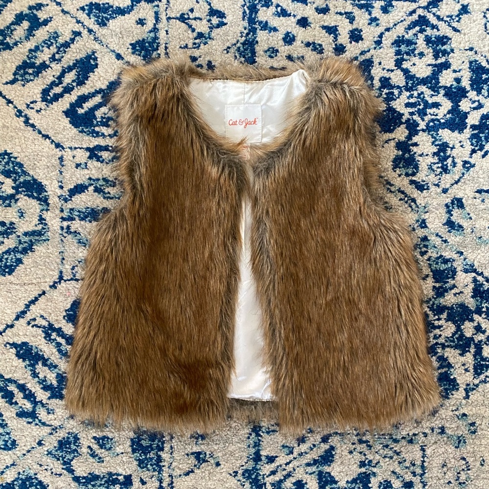 Cat & Jack Faux Fur Vest Sz 6 EUC